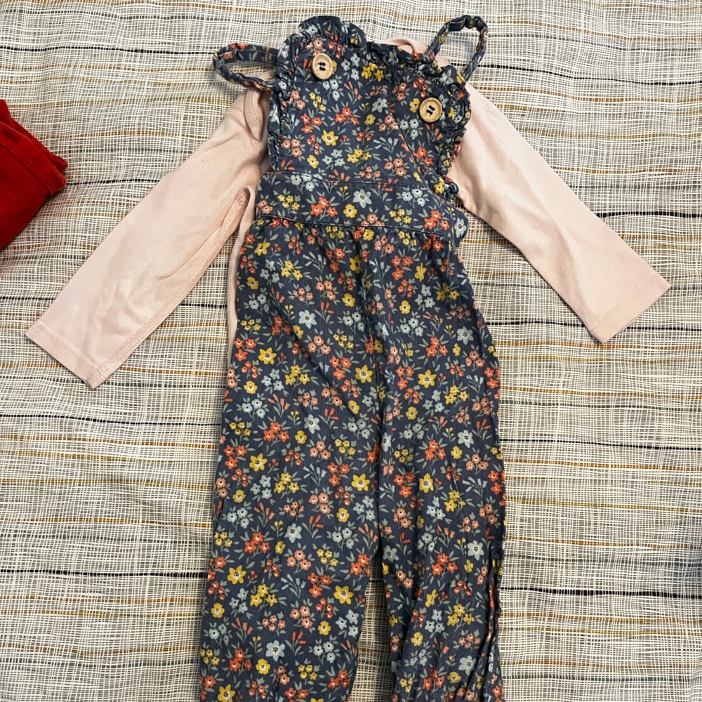 Corduroy overalls w ruffles